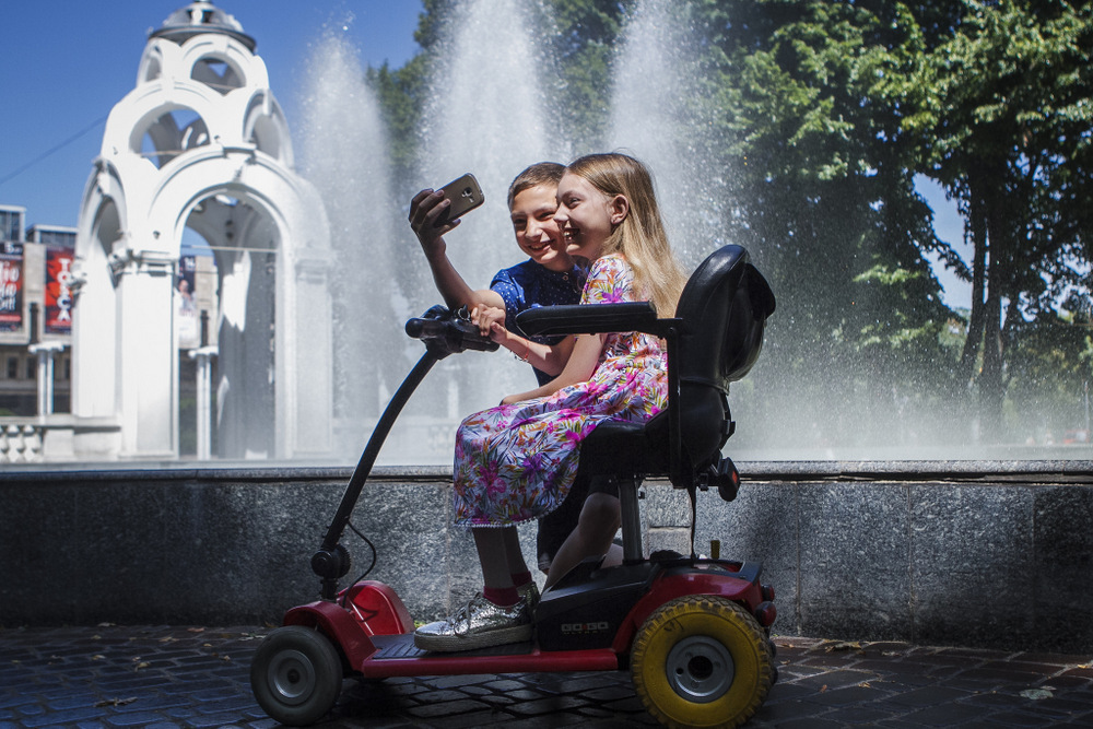 Girl with SMA takes selfie with her brother